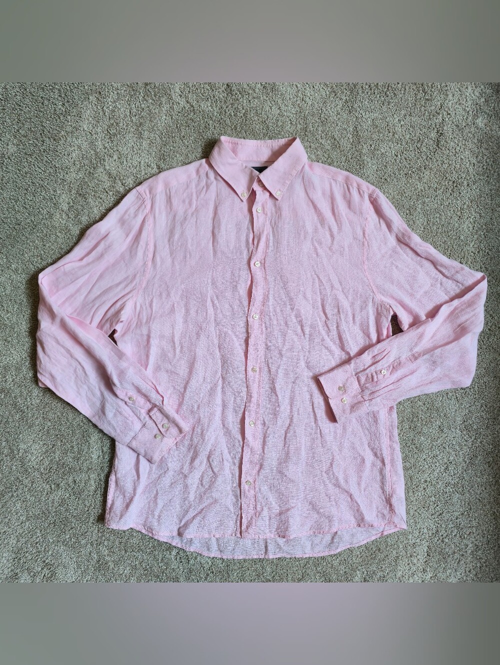 Breathable 100% linen fabric with a traditional point collar